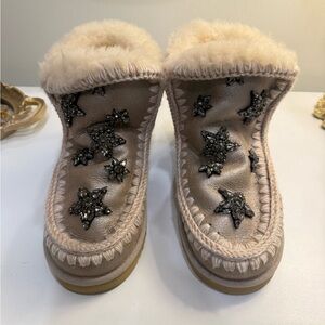 Mou Eskimo crystal star boots- never worn